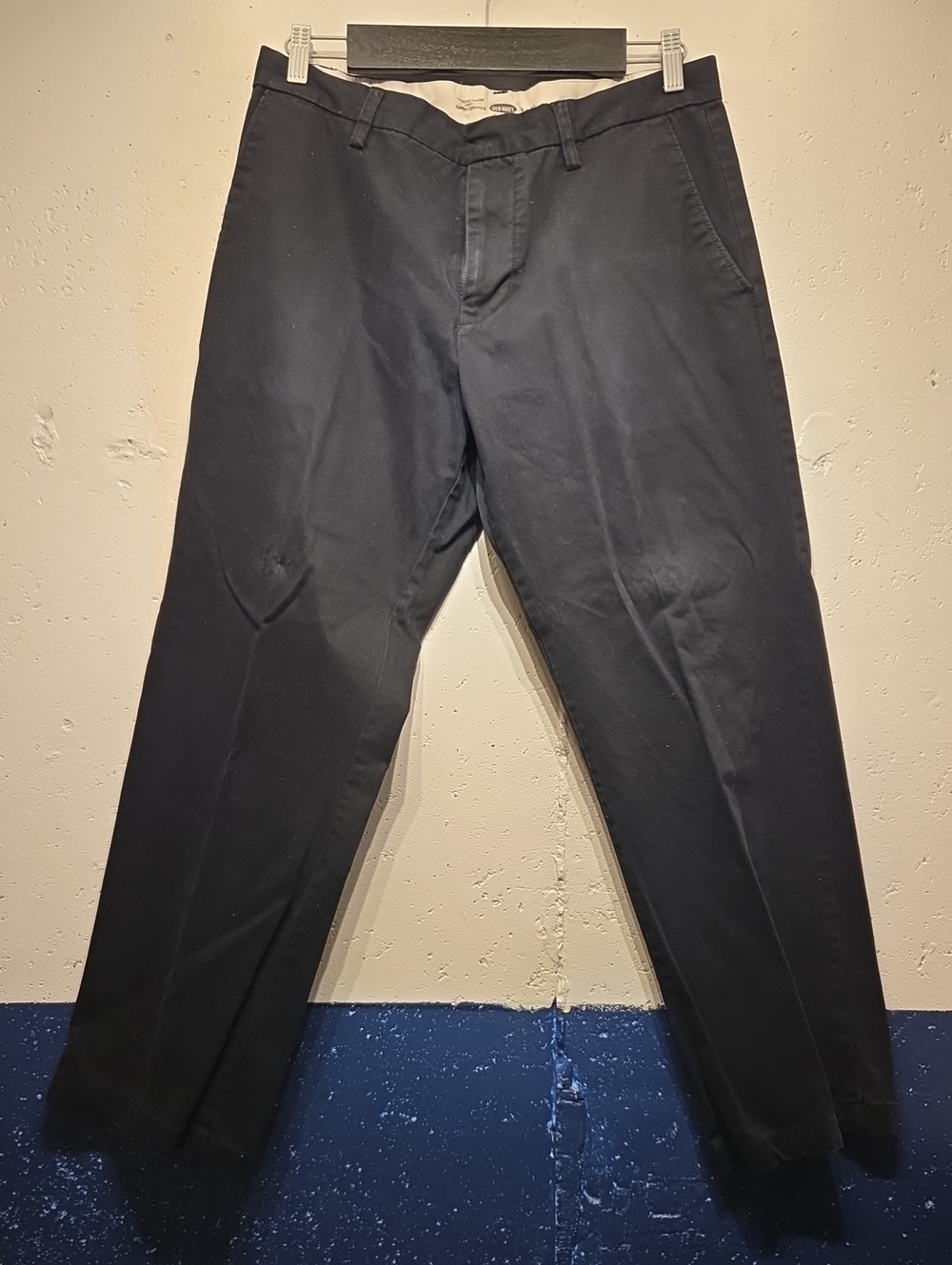 Men's Classic Loose-Fit Black Khakis (34x30)